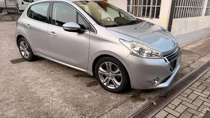 Usata Peugeot 208 125 CV (91 kW) 2014 Utilitaria