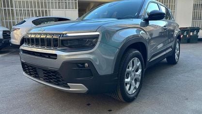 Nieuw Jeep Avenger Altitude 110 PK (80 kW) 2025 Grijs SUV