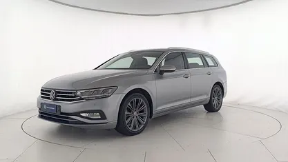 Usata VW Passat Business 150 CV (110 kW) 2023 Pyrit silver metallizzato Station wagon