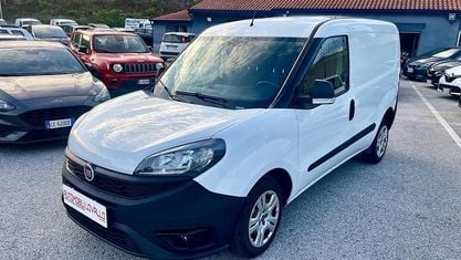 Usata Fiat Doblò 105 CV (77 kW) 2021 Bianco Monovolume