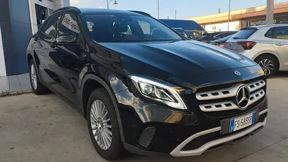 Usata Mercedes GLA200 Business 136 CV (100 kW) 2018 Nero SUV