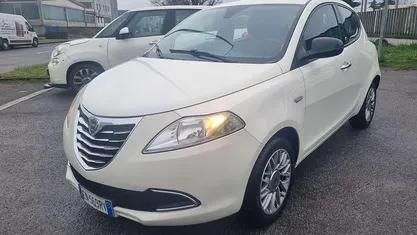 Usata Lancia Ypsilon Silver 69 CV (50 kW) 2012 Utilitaria