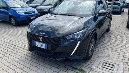 Gebraucht Peugeot e-208 Allure 100 kW (136 PS) 2022 Schwarz Kleinwagen