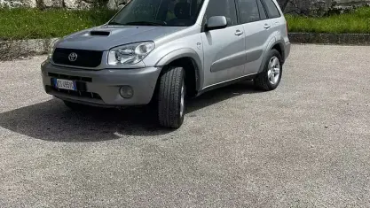 Usata Toyota RAV4 Sol 116 CV (85 kW) 2005 Grigio SUV