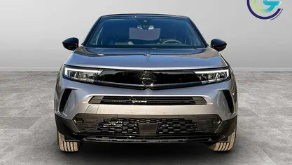 Usata Opel Mokka S 101 CV (74 kW) 2025 Kontrast grey SUV