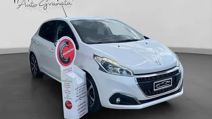 Bianco Usata 2017 Peugeot 208 Allure Due volumi | 6990 € (Buon prezzo)