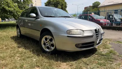 Usata Alfa Romeo 147 105 CV (77 kW) 2004 Grigio Utilitaria