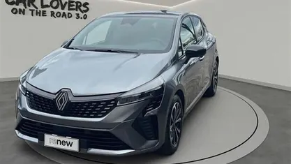 Usata Renault Clio V Techno 91 CV (66 kW) 2025 Grigio chiaro Utilitaria
