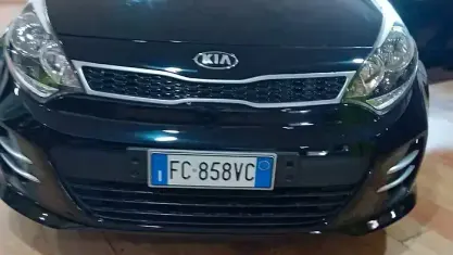 Usata Kia Rio 85 CV (62 kW) 2016 Nero Utilitaria