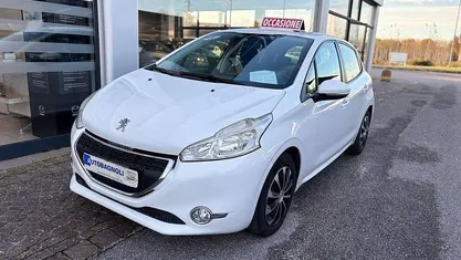 Bianco Usata 2013 Peugeot 208 Active Due volumi | 5300 € (Buon prezzo)