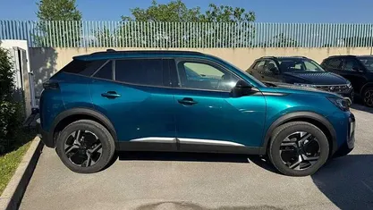 Usata Peugeot 2008 Allure 102 CV (75 kW) 2025 SUV