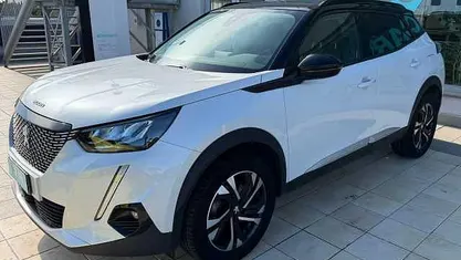 Usata Peugeot 2008 Allure 131 CV (96 kW) 2021 Bianco SUV