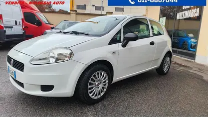 Bianco Usata 2012 Fiat Grande Punto Active Due volumi | 3900 € (Buon prezzo)