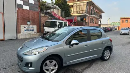 Usata Peugeot 207 Active 95 CV (69 kW) 2011 Blu Berlina