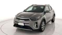 Grigio metall. Usata 2024 Kia Stonic Style SUV | 15.300 € (Ottimo prezzo)