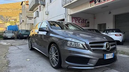 Grigio Usata 2015 Mercedes A160 Premium Tre volumi | 12.500 € (Buon prezzo)