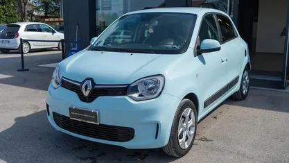 Usata Renault Twingo Zen 30 kW (42 CV) 2021 Celeste Utilitaria