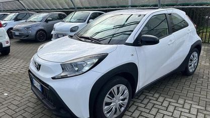Gebraucht Toyota Aygo X Active 72 PS (52 kW) 2023 Weiß SUV