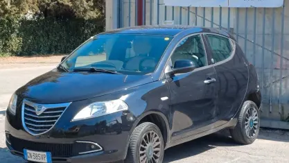 Usata Lancia Ypsilon Silver 85 CV (62 kW) 2013 Nero Utilitaria
