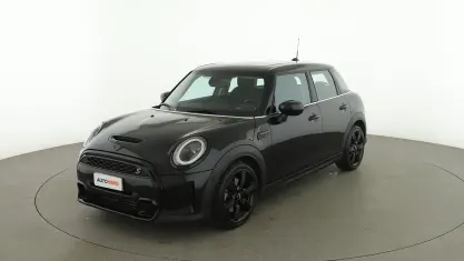 Begagnad Mini Cooper S Essential 178 HK (130 kW) 2023 Svart Halvkombi