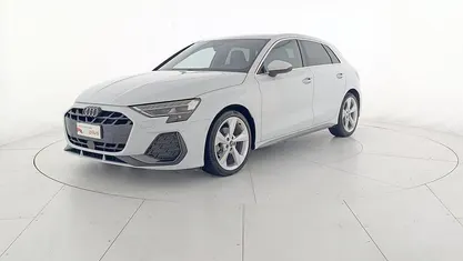 Bianco ghiaccio metallizzato Usata 2024 Audi A3 S-Line Berlina | 33.900 € (Buon prezzo)