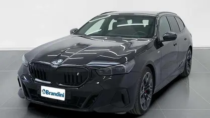 Nuova BMW i5 250 kW (340 CV) 2025 Black sapphire metallizzato Station wagon