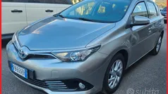 Grigio Usata 2016 Toyota Auris Hybrid Active Tre volumi | 10.500 € (Buon prezzo)