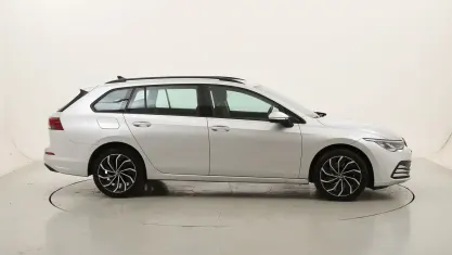 Usata VW Golf VIII Life 150 CV (110 kW) 2022 Argentoargento Station wagon