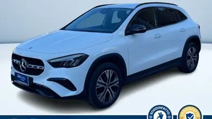 Begagnad Mercedes GLA200 Advanced 150 HK (110 kW) 2023 Vit SUV