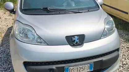 Usata Peugeot 107 68 CV (50 kW) 2008 Grigio Utilitaria