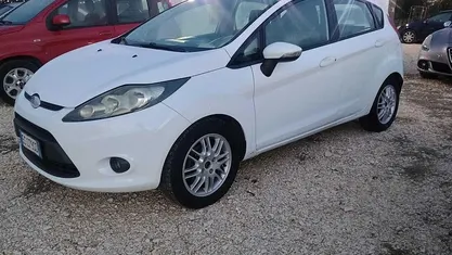 Usata 2010 Ford Fiesta Tre volumi | 3800 € (Buon prezzo)