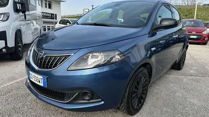 Usata Lancia Ypsilon Silver 69 CV (50 kW) 2021 Blu/azzurro Utilitaria