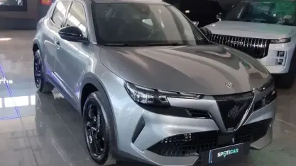 Usata Alfa Romeo Junior 145 CV (106 kW) 2025 Grigio SUV