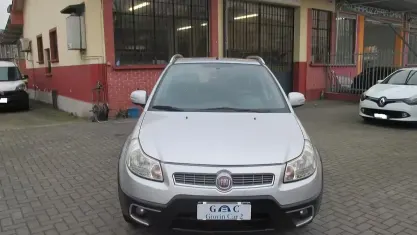 Usata Fiat Sedici Dynamic 120 CV (88 kW) 2012 Grigio SUV