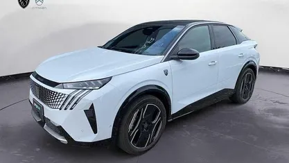 Usata Peugeot e-3008 GT 156 kW (213 CV) 2024 Bianco SUV