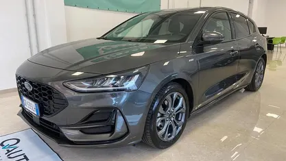 Usata Ford Focus 125 CV (91 kW) 2023 Grigio Berlina