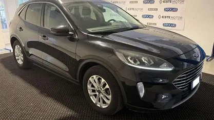 Usado Ford Kuga Business Edition 120 CV (88 kW) 2021 Negro SUV