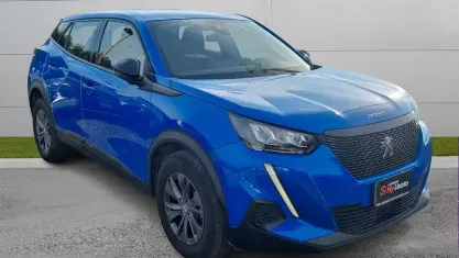 Usata Peugeot 2008 Active 100 CV (73 kW) 2023 Blu vertigo SUV