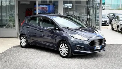Blu Usata 2013 Ford Fiesta Due volumi | 6400 € (Buon prezzo)