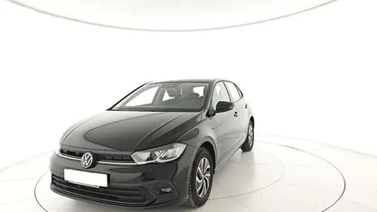 Käytetty VW Polo Life 95 HP (69 kW) 2025 Musta Viistoperä