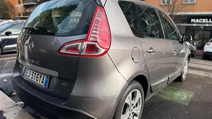 Usata Renault Scénic III 110 CV (80 kW) 2011 Grigio Monovolume
