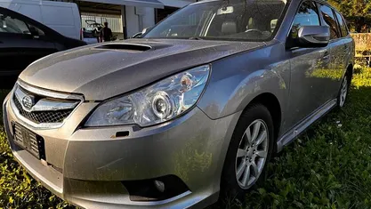 Usata Subaru Legacy 149 CV (109 kW) 2011 Grigio Station wagon