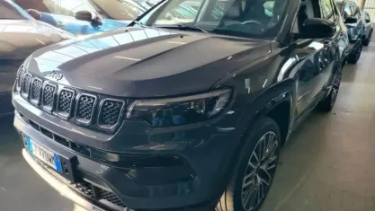 Usata Jeep Compass Summit 131 CV (96 kW) 2025 Nero SUV
