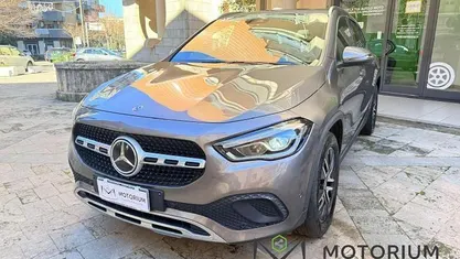 Usata Mercedes GLA200 150 CV (110 kW) 2020 Gray SUV