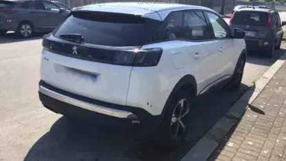 Usata Peugeot 3008 Allure 131 CV (96 kW) 2023 Bianco SUV