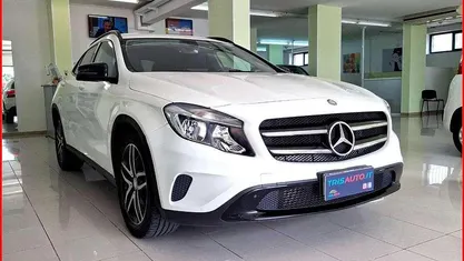 Bianco(met.) Usata 2016 Mercedes GLA200 SUV | 14.500 € (Buon prezzo)