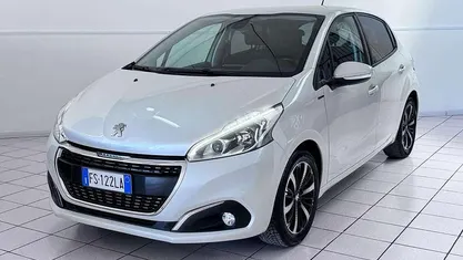 Bianco Usata 2018 Peugeot 208 Signature Sky Due volumi | 8850 € (Buon prezzo)
