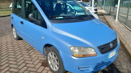 Usata Fiat Multipla Dynamic 92 CV (67 kW) 2004 Blu/azzurro Monovolume
