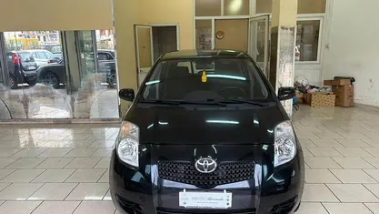 Usata Toyota Yaris 69 CV (50 kW) 2007 Nero Berlina