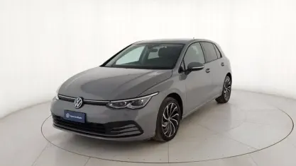 Usata VW Golf VIII Life 110 CV (80 kW) 2023 Grigio metallizzato Berlina